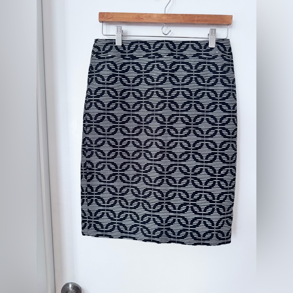 Ann Taylor Midi Black Pattern Skirt Size 4